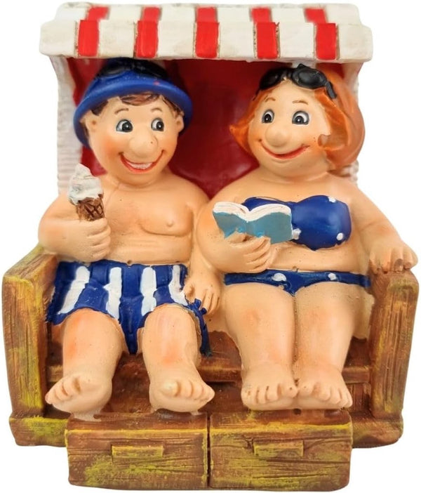 Strandstoelkoppelbeeldje gemaakt van polyresin decoratief beeldje