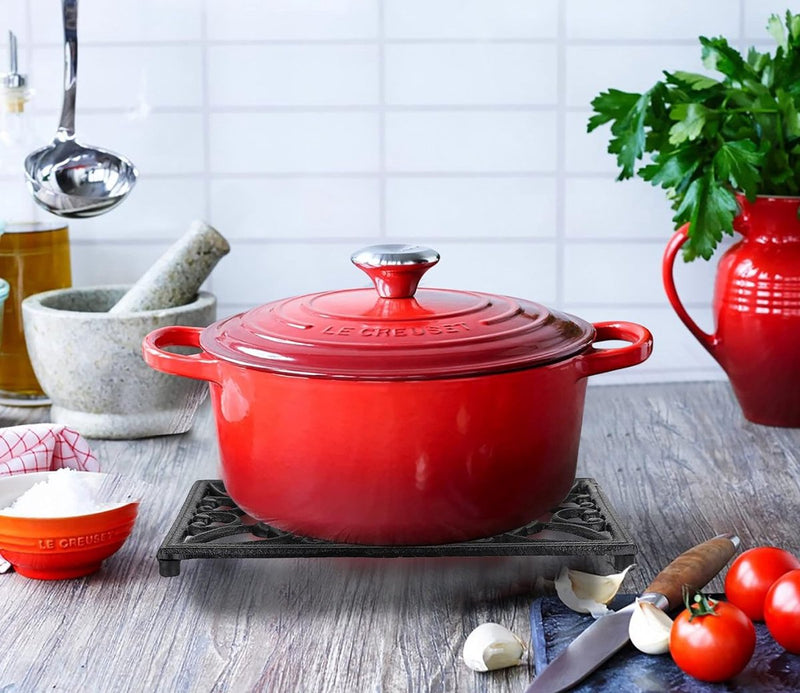 Gietijzeren potmat met vlinderpatroon, vintage roestvrij hittebestendig onderzetter met rubberen voetjes voor eettafel keuken hotpotbasis, kom zwart (25,5 x 15,8 x 1,6 cm)