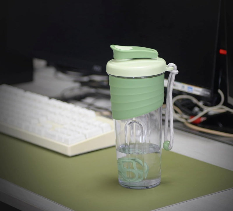 Shaker met bal, eiwitshaker, waterfles, drinkfles, BPA-vrij, shaker proteïneshake, 700 ml, duurzaam, lekvrij, geurneutrale shakebeker, 700 ml, groen