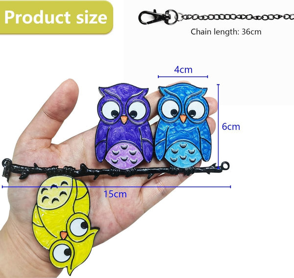 Meerkleurige uil op een draadglas-raambehang, raamdecoratie, hangende zonnecatcher, uil, zonnevanger, raamdecoratie, hangende vogel-zonnevangers