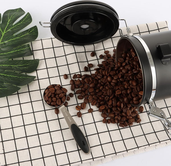 Koffiekan van 1,8 liter luchtdicht, zwarte koffiebonencontainer, koffiekan met roestvrijstalen lepel, koffiecontainer met datumregistratie voor koffiebonen, koffiepoeder, thee, cacao