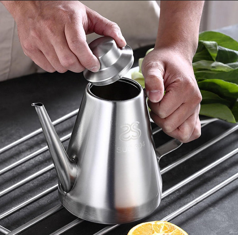 Oliekan 600 ml oliefan roestvrij staal olijfolie oliedispenser, lange opening ingrediëntendispenser oliefles kruidenketel kannetje voor olie, azijn, saus