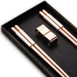 Metalen eetstokjes herbruikbaar 2 paar titanium roestvrijstalen eetstokjes met houder, vaatwasmachinebestendig, lichte eetstokjes in Japanse stijl, cadeauset (roségoud)