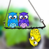 Meerkleurige uil op een draadglas-raambehang, raamdecoratie, hangende zonnecatcher, uil, zonnevanger, raamdecoratie, hangende vogel-zonnevangers