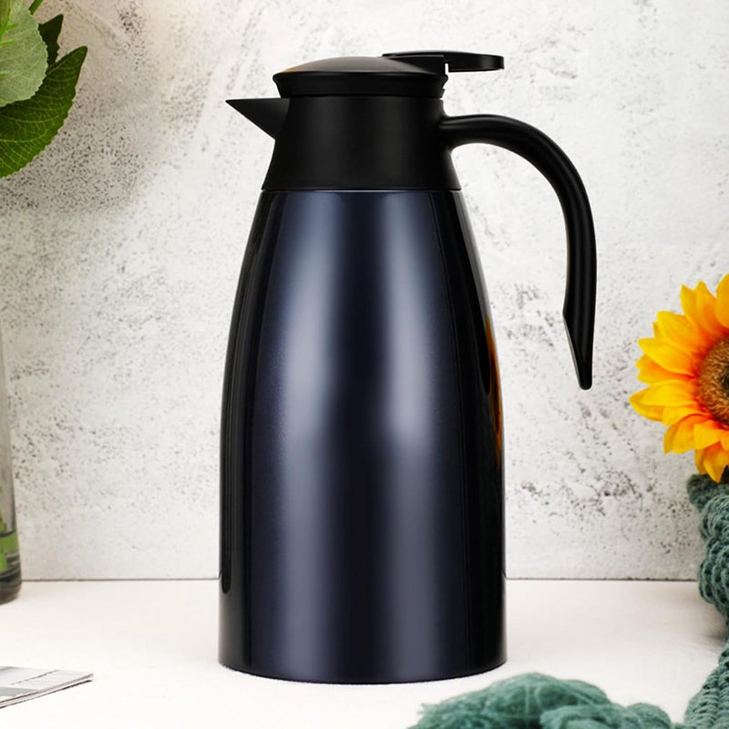 2L geïsoleerde koffiepot, voedselveilige 304 roestvrijstalen geïsoleerde kan, geïsoleerde vacuümkoffiepot met drukknopbovenkant, koffiekarafkan voor thee, warme en koude dranken (marineblauw)