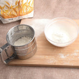 Eenhandsmeelzeef, roestvrijstalen bakzeef, meelzeef, poedersuikerzeef, meelzeef, fijne zeef van roestvrij staal, keukenzeef, roestvrijstalen shaker voor meel, rijst, granen, bonen, fruit