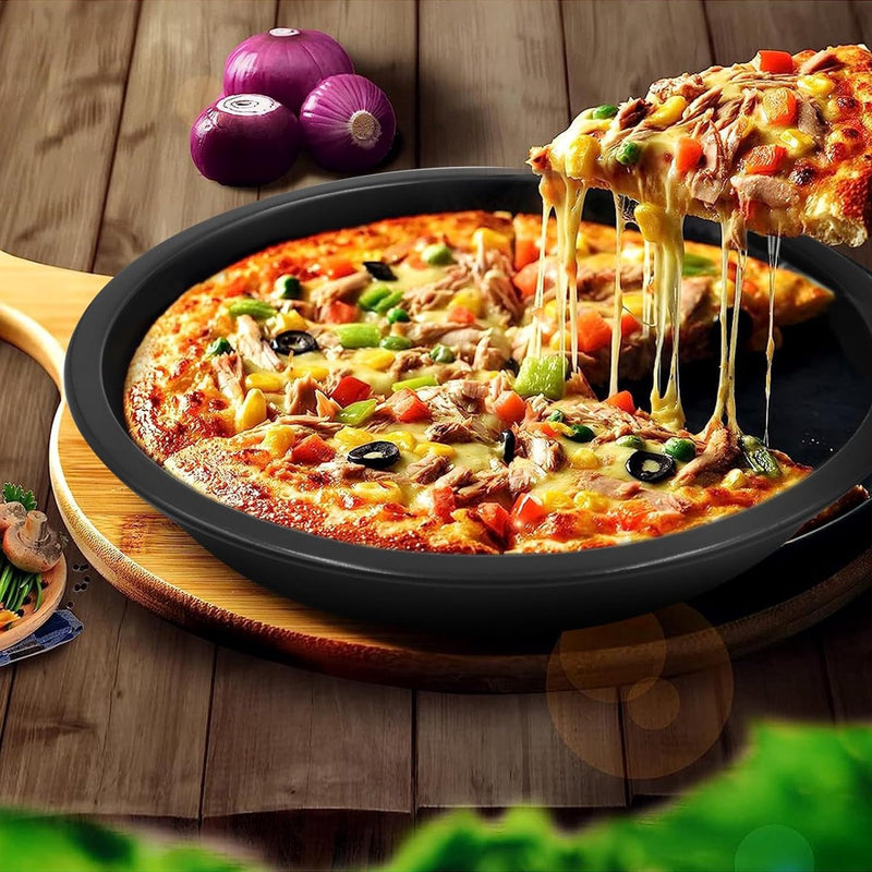 Set van 4 ronde pizzaplaten, 18,1 x 15 x 2,5 cm koolstofstalen pizzaplaat met 2 siliconenborstels voor taarten, pizza, brood, taarten, koekjes, bakken (zwart)