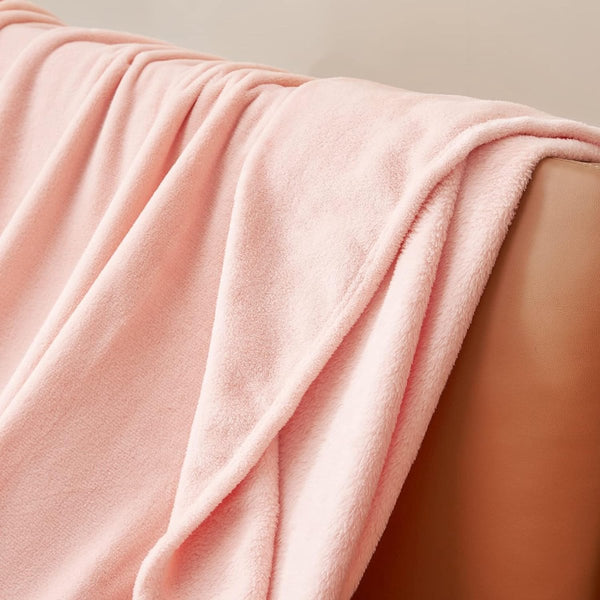 Knuffeldeken, pluizige deken, roze, fleecedeken, 150 x 200 cm, XL, warme bankdeken, knuffelige woondeken, roze, zacht, als woonkamerdeken, bankdeken voor de winter