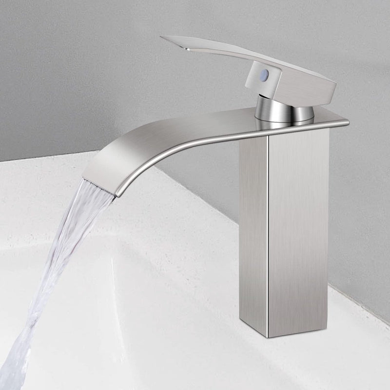 Badkamerwatervalkraan met aansluitslang, roestvrijstalen wastafelfittingen, wastafelmengkraan met eenvoudig installatieontwerp voor badkamer, geborsteld nikkel