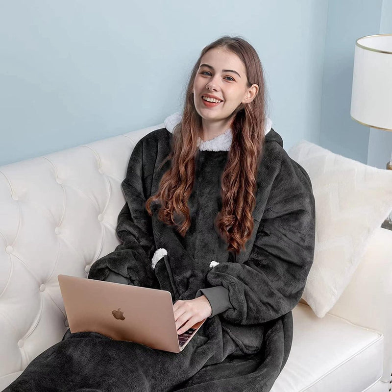 Knuffeldeken met mouwen, deken met mouwen en capuchon, oversized, enorme hoodiedeken met 2 voorzakken, zacht, warm, flanel, draagbaar, full-body deken, volwassenen, uniseks, donkergrijs
