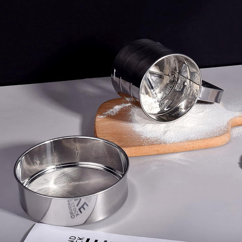 Eenhandsmeelzeef, roestvrijstalen bakzeef, meelzeef, poedersuikerzeef, meelzeef, fijne zeef van roestvrij staal, keukenzeef, roestvrijstalen shaker voor meel, rijst, granen, bonen, fruit