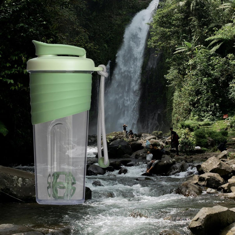 Shaker met bal, eiwitshaker, waterfles, drinkfles, BPA-vrij, shaker proteïneshake, 700 ml, duurzaam, lekvrij, geurneutrale shakebeker, 700 ml, groen