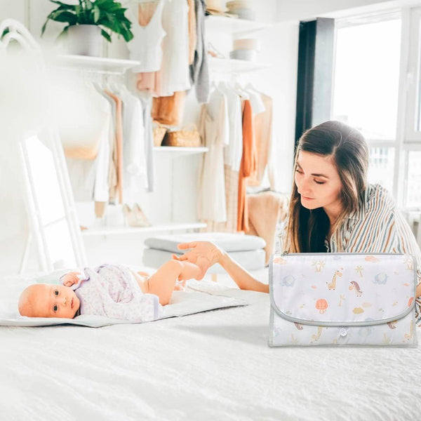 Aankleedmat voor onderweg voor baby's, XL-multifunctionele compacte luiertas met geïntegreerd aankleedkussen, vak voor vochtige doekjes en luierrugzak. Functioneel ideaal als eerste babyuitrusting