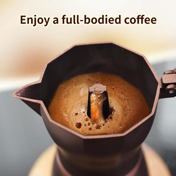 Espressomaker Italiaanse bruine koffiepot espresso van gegoten aluminium met transparant deksel geïsoleerd handvat