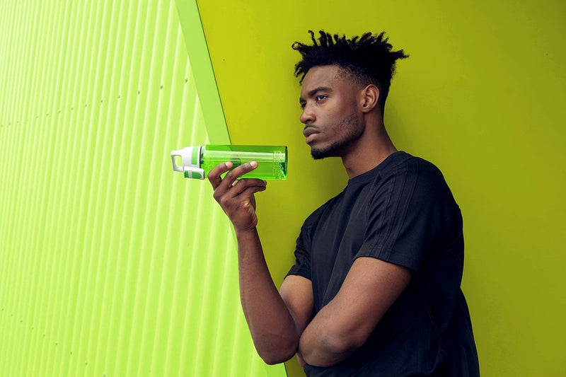 Tritan drinkfles - Total Color One One - Geschikt voor koolzuurhoudende dranken - Vaatwasmachinebestendig - Lekvrij - Vederlicht - BPA-vrij - 0,6L / 1L