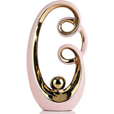 De grootte van het abstracte keramische beeld is 30 cm H x 20 cm L x 3 cm B