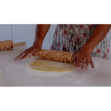 gegraveerde deegroller voor zelfgemaakt gebak. Deegroller met bloemen. Gegraveerde deegroller met patroon voor doe-het-keuken, koekjes van Algis Crafts