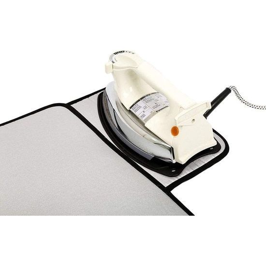 Strijkmat/strijkplank - metallic zilver (groot 50 x 70 cm) met 5 mm schuimvulling & siliconen strijkzool voor stoomstrijken op tafelblad of bed - warmtewerend