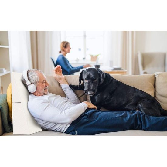 Comfort in elke situatie - als matraswig in bed, als hoogsteunkussen, wit