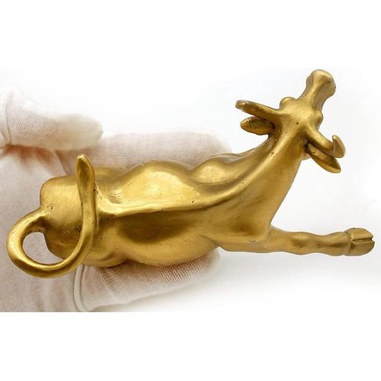 Woondecoratie Gouden koperen stier (Feng Shui) vertegenwoordigt geluk van levensrijkdom, koperen stierbeeldje stierstandbeeld