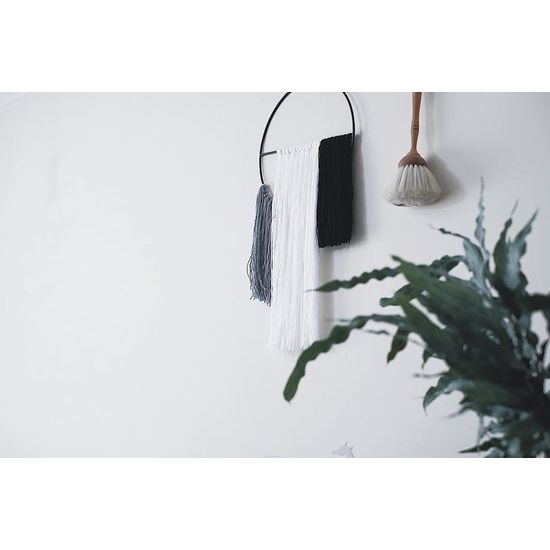 Wandkrans, metalen ring, eucalyptuskrans, krans, handdoekhouder en tijdschriftenhouder, zwart, wanddecoratie, deurdecoratie, S (30 x 40 cm)