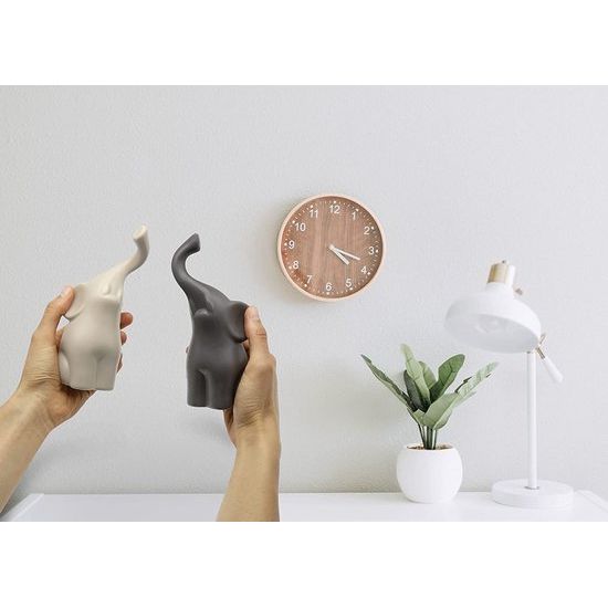 Harmonieus paar olifanten, keramiek, in beige en grijs - modern paar van twee individuele olifanten - decoratieve figuren 16 cm hoog - ook leuk als moederdagcadeau