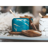 Keramische kruidenpotjes, set van 3, suiker- en zoutpotjes, in elegante marmerlook, eyecatcher, kruidenpotje met echt houten deksel en bamboe serveerlepel, incl. echt houten dienblad (smaragdgroen)