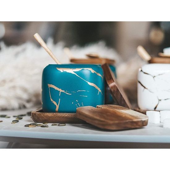 Keramische kruidenpotjes, set van 3, suiker- en zoutpotjes, in elegante marmerlook, eyecatcher, kruidenpotje met echt houten deksel en bamboe serveerlepel, incl. echt houten dienblad (smaragdgroen)