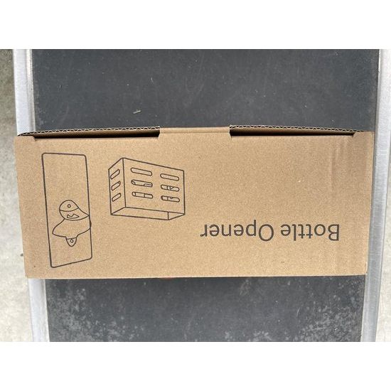 Magnetische flesopener met opvangbak, wandmontage, koolstofstaal, bierflesopener voor keuken, koelkast, biergeschenken voor mannen (zwart)