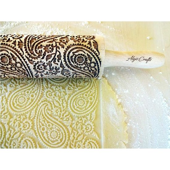 gegraveerde deegroller voor zelfgemaakt gebak. Deegroller met bloemen. Gegraveerde deegroller met patroon voor doe-het-keuken, koekjes van Algis Crafts