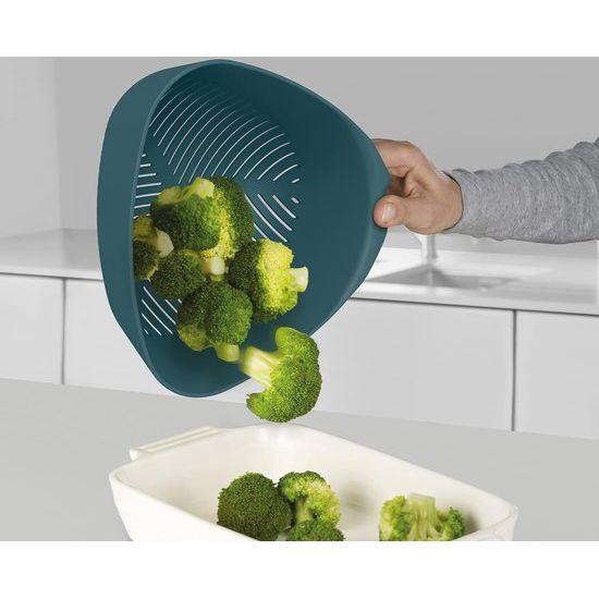 Triangular Colander, voedseldispenser met verticale handgreep en Easy-Pour Corners, Dark Opa