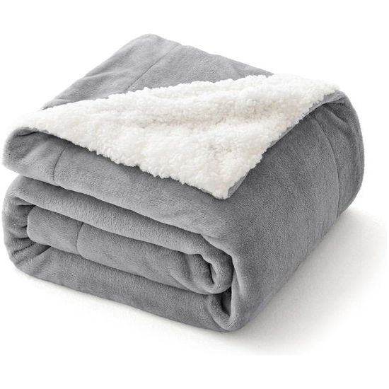 Knuffeldeken, pluizige deken, fleecedeken, woondeken, warme Sherpa bankovertrek, deken, wollige overtrek, microvezel, sprei voor bed, bank, slaapkamer en kantoor, 150 x 200 cm, lichtgrijs