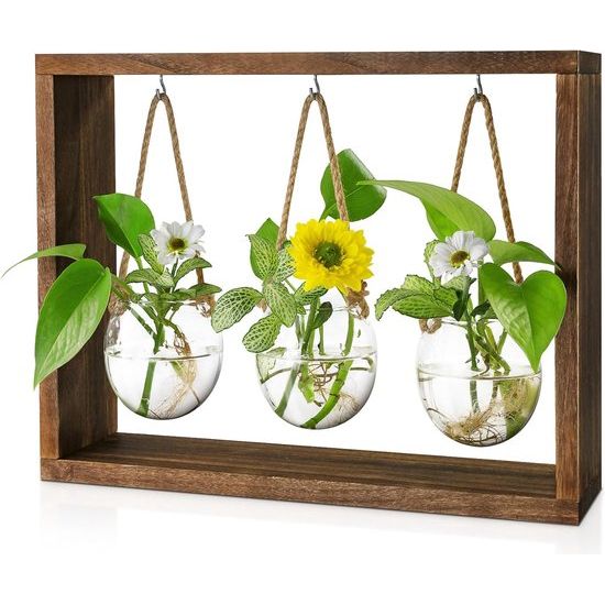 Vaas met vintage houten frame en 3 grote glazen vazen