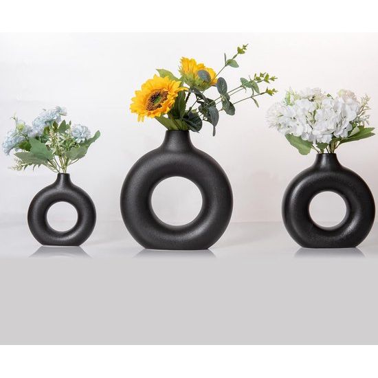 bloemenvaas is gemaakt van hoogwaardig keramiek zwart