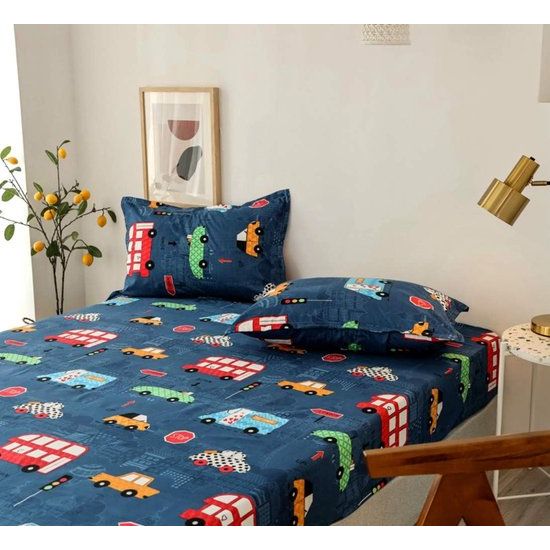 Hoeslaken van 100% polyester, voor kinderen, met cartoonprint, geschikt voor een boxspringbed, zacht hoeslaken, matrasbeschermer voor beddengoed, geschikt voor matrassen tot 30 cm hoog (blauwe auto, inclusief 2 kussenslopen).