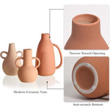 vaas is 12 cm hoog met een opening van 2 cm.