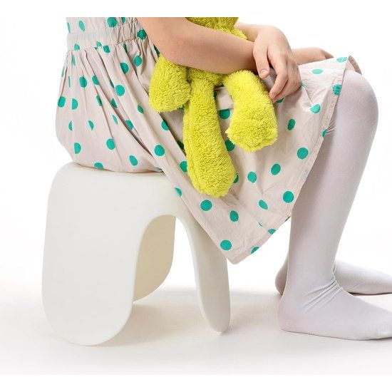 Kinderkruk, 25 cm hoge voetenbank voor kinderen en volwassenen, kunststof kruk, kleine zitting, belastbaar tot 100 KG voor dagelijks gebruik thuis, crèmewit