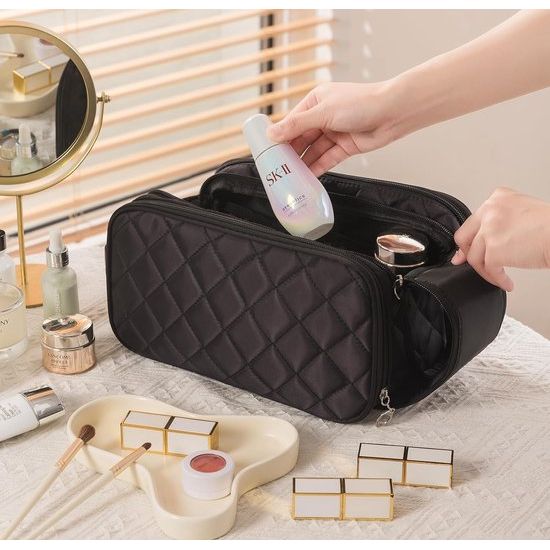 Cosmetische tas met grote capaciteit voor dames, 3 lagen met borstelcompartiment, reismake-uptas, grote make-uptas voor dames en meisjes, zwart