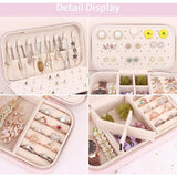 Klein fluwelen reissieradendoosje, klein fluwelen sieradendoosje voor meisjes en vrouwen, mini-sieradenorganisator voor ringen, oorbellen, kettingen, armbanden, klein sieradendoosje, roze