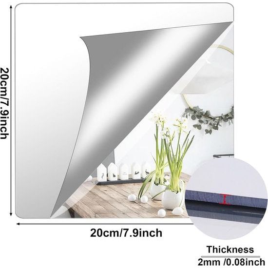 Een pakket van 8 zelfklevende spiegeltegels, 20 x 20 cm (dikte: ca. 2 mm), en een gratis sticker.