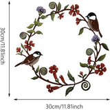 Voeg een vleugje vintage charme toe aan je huis met een mooie metalen deurslinger. De krans toont bladeren, bloemen en vogels