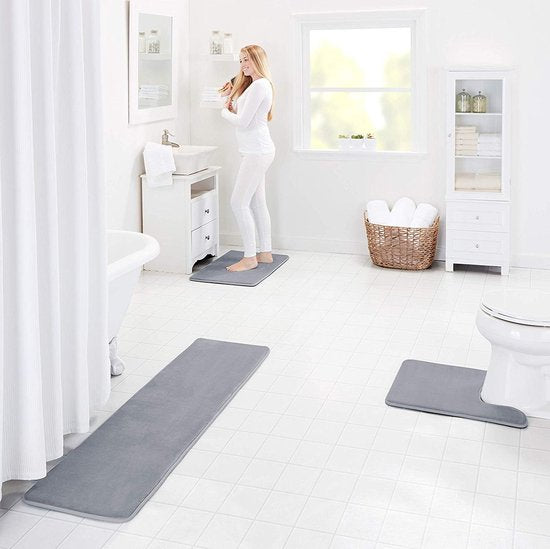 Comfort en luxe: de fluweelzachte badmat is gevuld met luxueus traagschuim en het oppervlak is gemaakt van waterabsorberend flanel-microvezel