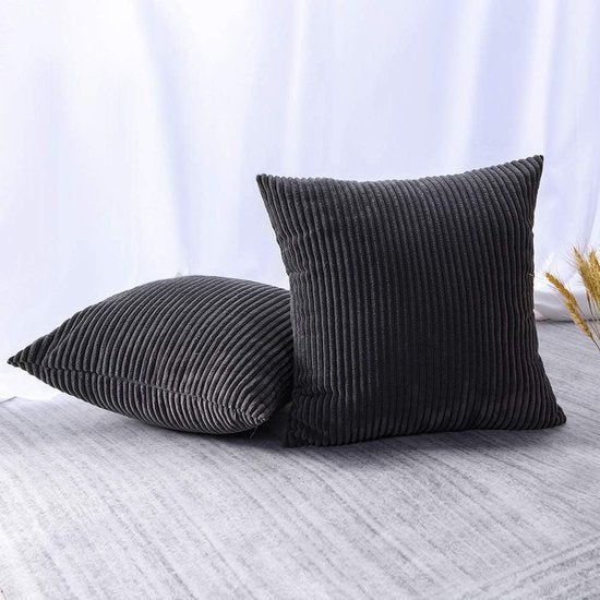 Het pakket bevat 2 x kussenhoezen. (Kussens niet inbegrepen.) Perfect formaat: elke kussenhoes meet 45 x 45 cm