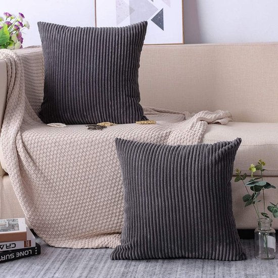 Het pakket bevat 2 x kussenhoezen. (Kussens niet inbegrepen.) Perfect formaat: elke kussenhoes meet 45 x 45 cm