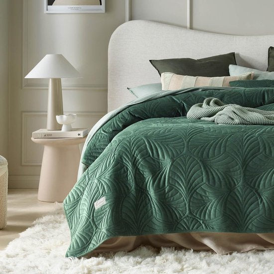 Sprei in donkergroen 200 x 220 cm Veelzijdige deken bedsprei of banksprei deken voor bed en bank quiltstijl Ideaal als sprei fluweel fluweel