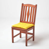 Set van 4 stoelkussens 40 x 40 cm, geel, zitkussen met bandjes en knoopsluiting, effen kussens voor stoelen met overtrek van 100% katoen en zachte polyester vulling