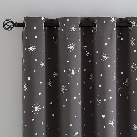 Ondoorzichtige donkergrijze gordijnen met oogjes, zilverfolie, sterrenmotief, dikke gordijnen, verduisterend thermisch gordijn voor slaapkamer, kinderkamer, set van 2 H 137 x B 117 cm, donkergrijs
