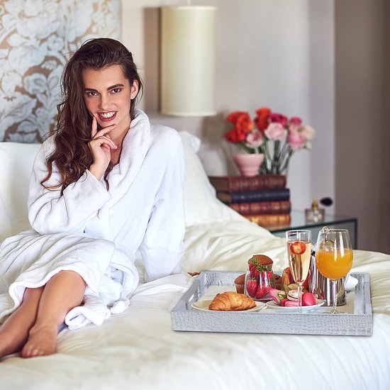 Dienblad van PU-leer, modern, elegant, rechthoekig, decoratief dienblad met metalen handvat, grote capaciteit, lederen serveerplaat voor eten, dranken, sieraden, sleutels, woonkamer, keuken, ijdelheid (zilver)