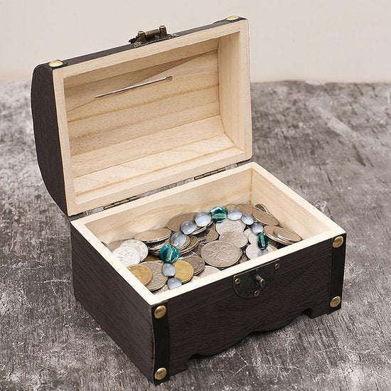 Vintage houten schatkist is handgemaakt door vakmensen van hoogwaardig hout, geurloos, sterk, duurzaam, heeft een mooie kleur en verandert niet van kleur na verloop van tijd