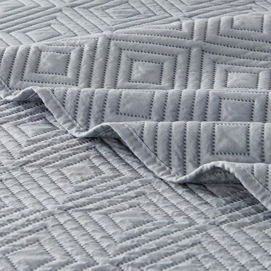 van fleece, 150 x 200 cm, beige, decoratieve franjes aan de randen.